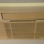 掃除前の浴室乾燥機