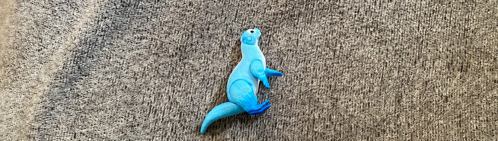 枕の上のコツメカワウソ